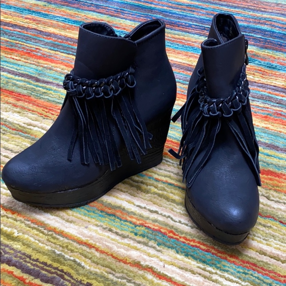 SBICCA vintage fringe boots with chain detail